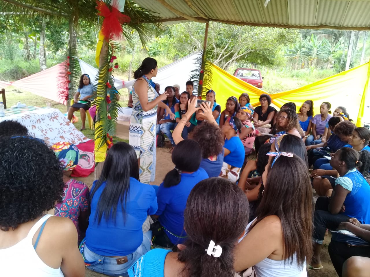 Mulheres Sem Terra da Bahia, se organizam para participarem do 1º Encontro Nacional das Mulheres do MST
