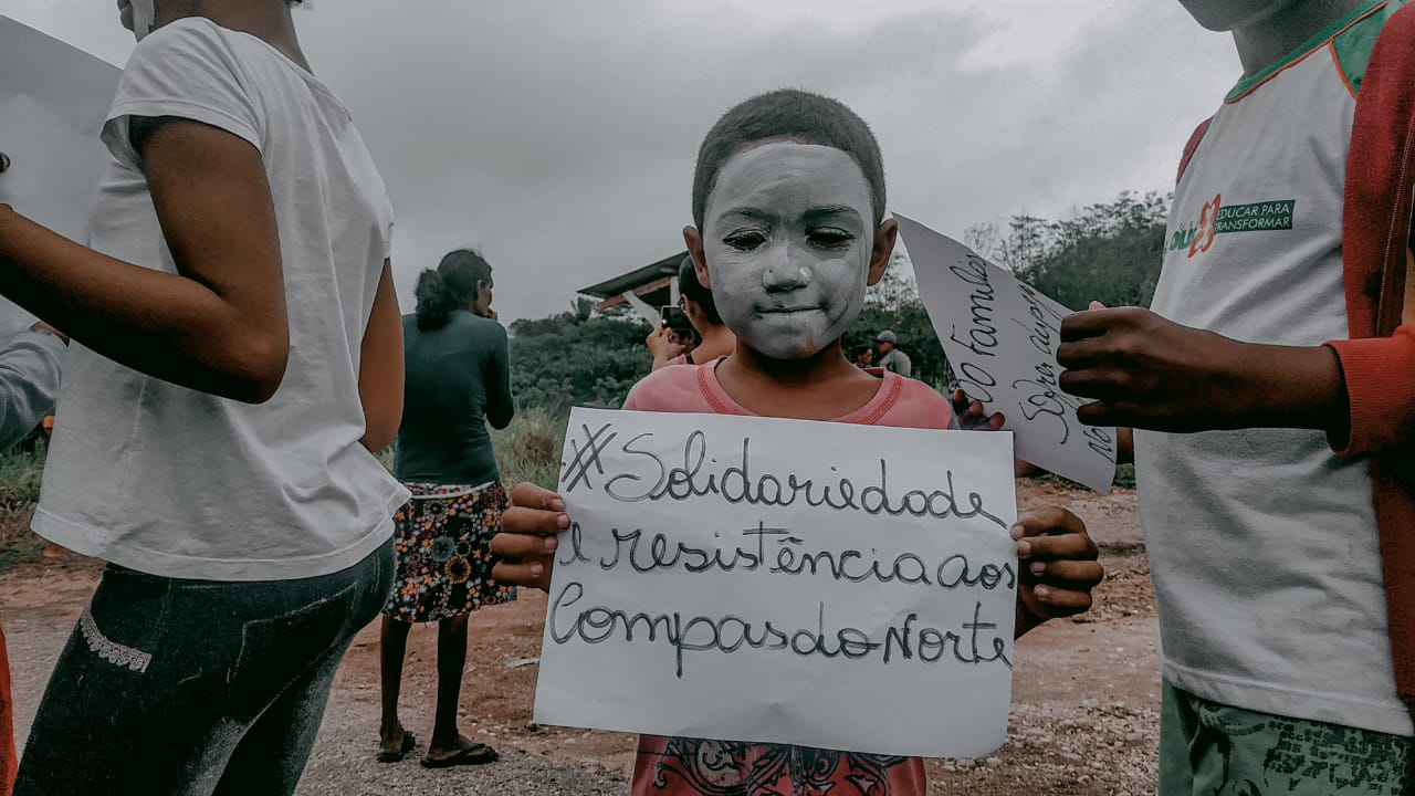 No momento você está vendo Em solidariedade as famílias despejadas no Norte da Bahia o MST faz protestos pelo Estado.