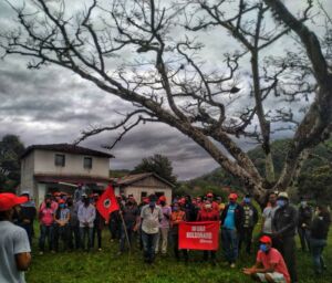 Leia mais sobre o artigo Em protesto contra paralisação da Reforma Agrária, o MST na Bahia inicia ocupação de terras pelo Extremo Sul do estado na fazenda do grupo Chaves