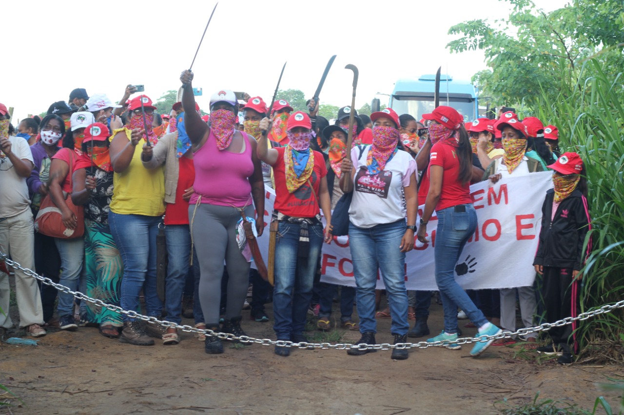 No momento você está vendo Mulheres Camponesas ocupam latifúndios improdutivos na Bahia