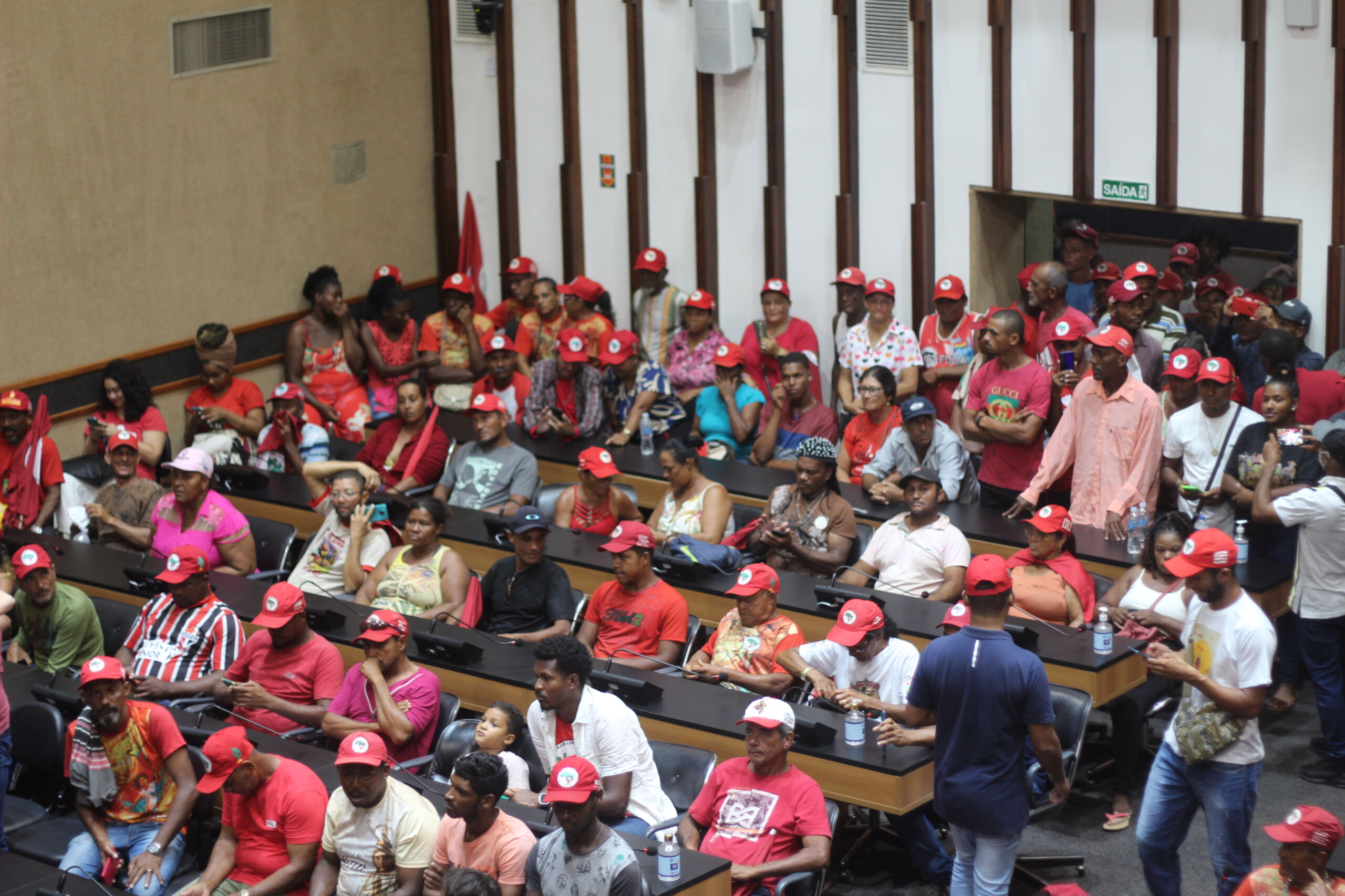 No momento você está vendo MST realiza ato em defesa da Reforma Agrária na Assembleia Legislativa da Bahia